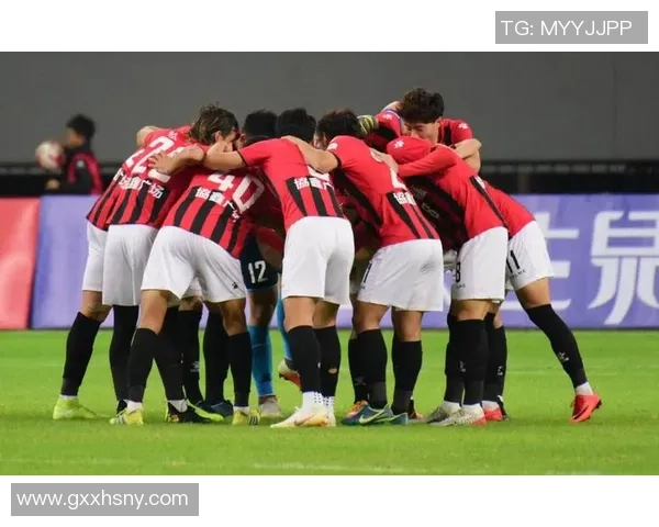 武汉卓尔与天津天海激战正酣谁将赢得这场关键对决的胜利